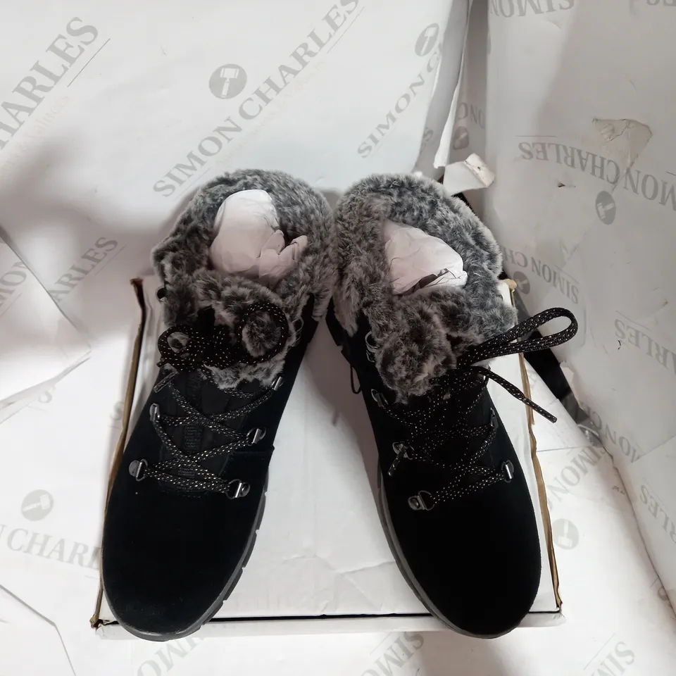 SKETCHERS SYNERGY BLACK SIZE 5.5