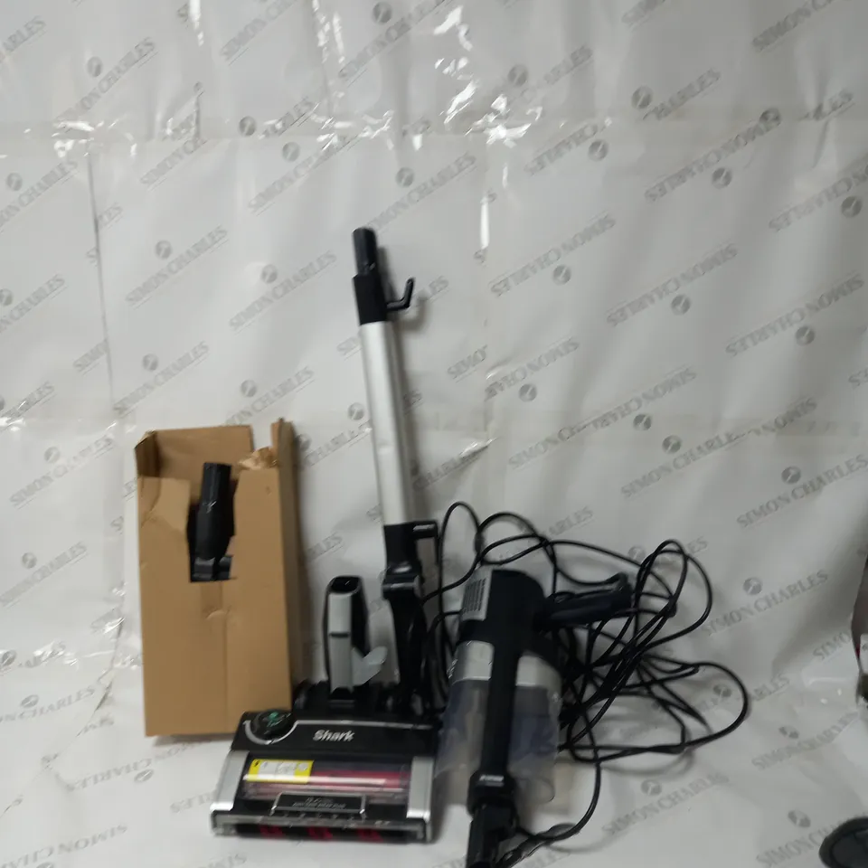 BOXED SHARK STRATOS ANTI HAIR WRAP PET PRO VACUUM CLEANER HZ3000UKT