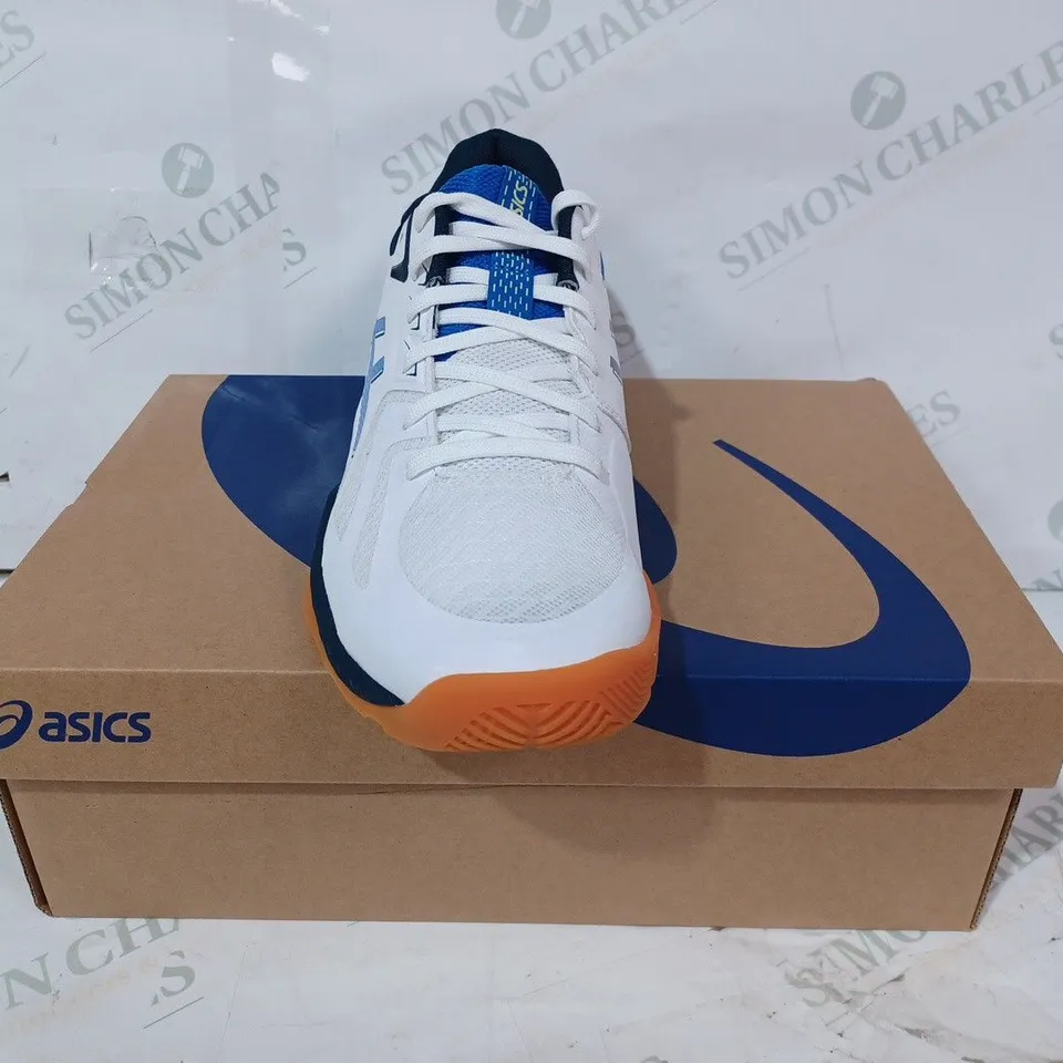 BOXED PAIR OF ASICS BLADE FF SHOES IN WHITE/ILLUSION BLUE UK SIZE 7.5