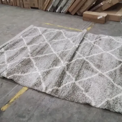 QUALITY DESIGNER AREA RUG - APPROXIMATELY 300X200CM