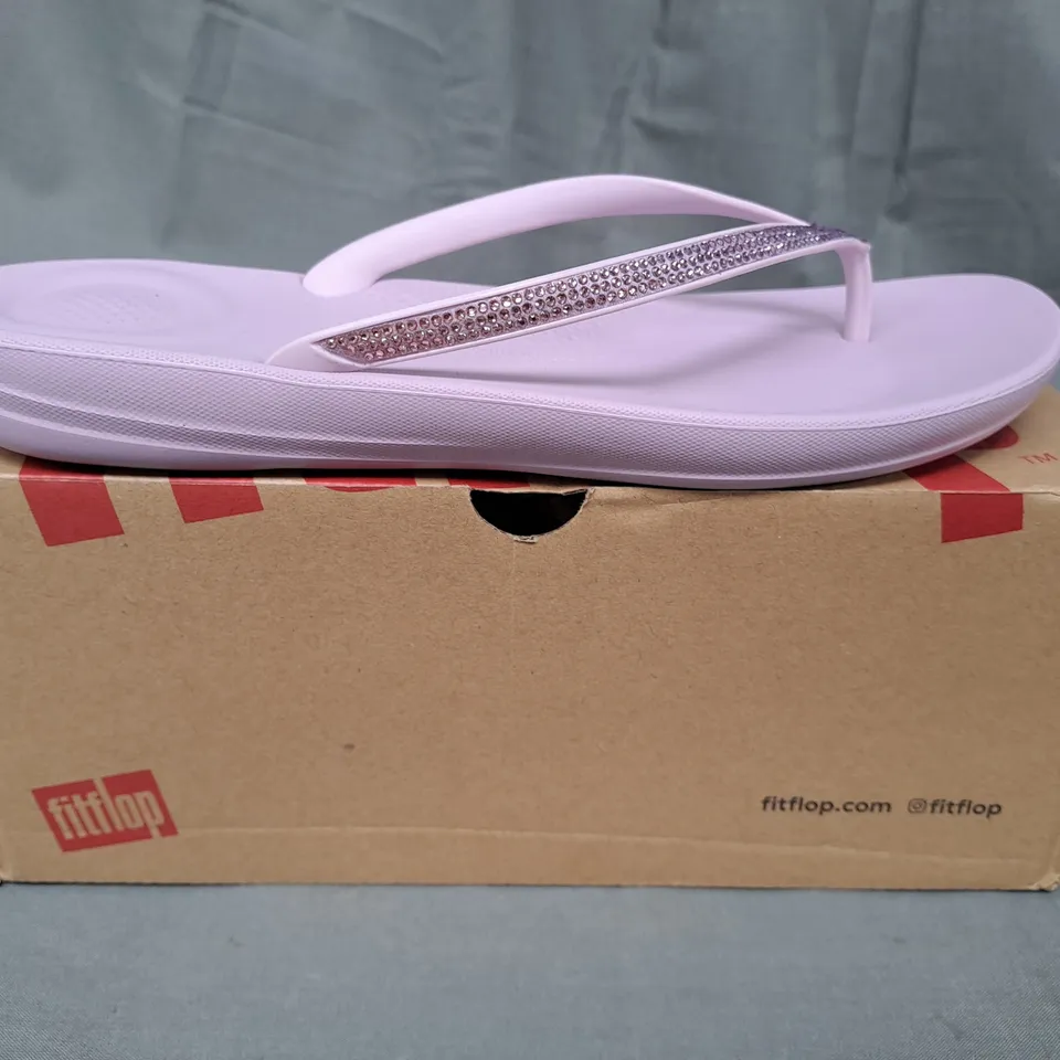BOXED PAIR OF FITFLOP IQUSHION OMBRE SPARKLE FLIP-FLOPS IN LILAC UK SIZE 7