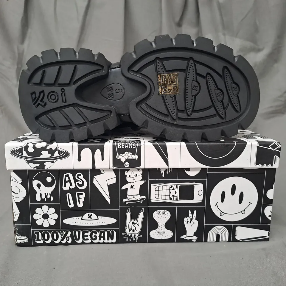 BOXED PAIR OF KOI VEGAN SIGMAR CHUNKY HIKING BOOTS IN BLACK UK SIZE 5