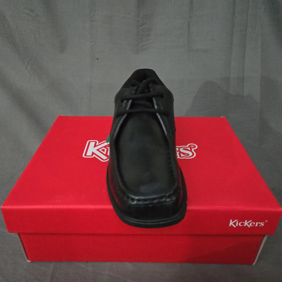 BOXED KICKERS FRAGMA LACE LEATHER SCHOOL TRAINERS - SJZE 38