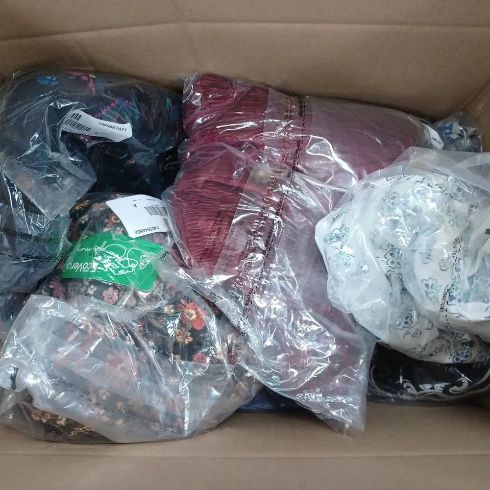 APPROXIMATELY 10 ASSORTED CLOTHING ITEMS TO INCLUDE BLOUSE, JUMPER, DRESS, ETC