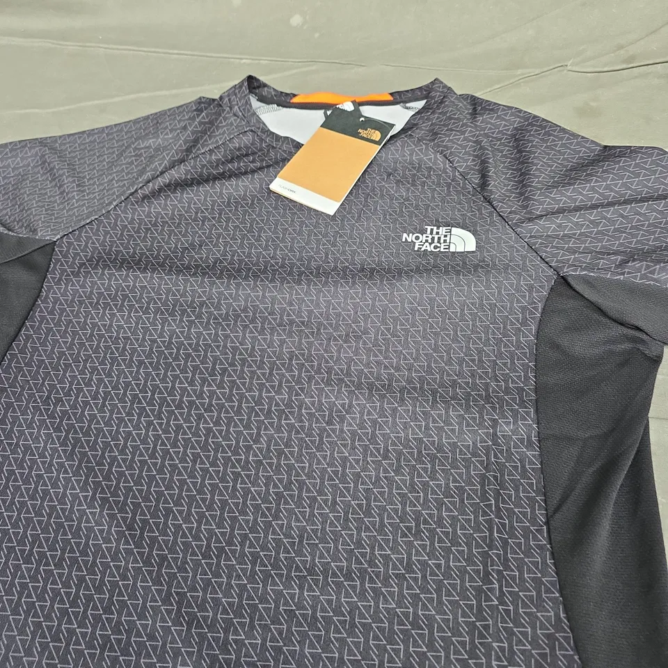 THE NORTH FACE PERFORMANCE TEE - SIZE M