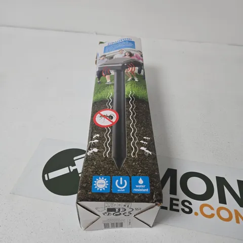 BOX OF APPROXIMATELY 18 ASSORTED ITEMS INCLUDING ANT REPELLER SOLAR LIGHT , MARLON SMOOTH MAXI BRIEFS AND SHOE TREE COMFORT SHOES
