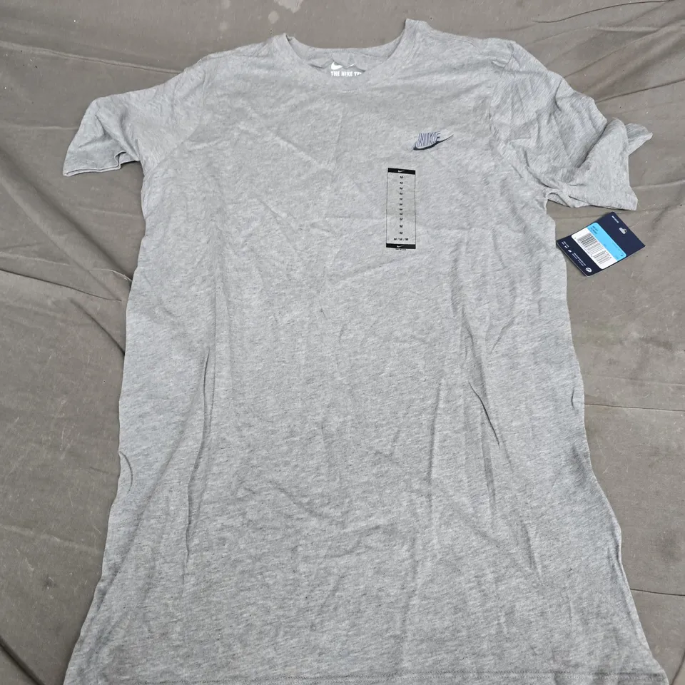 NIKE THE NIKE TEE IN GREY - MEDIUM