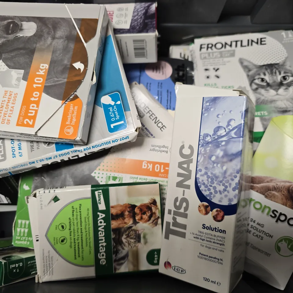 TOTE OF APPROXIMATELY 13 ASSORTED PET ITEMS TO INCLUDE - YUMOVE DIGESTIVE CARE, DRY DOGGIE SHAMPOO , FRONTLINE SPRAY KILLS FLEAS TICKS & LICE ETC