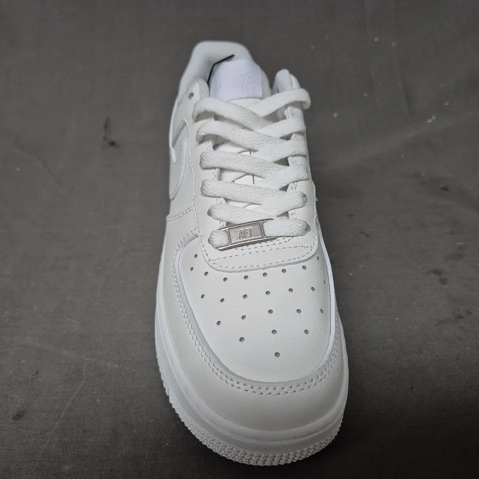 BOXED PAIR OF NIKE WOMEN'S AIR FORCE 1 '07 SHOES IN WHITE UK SIZE 5.5