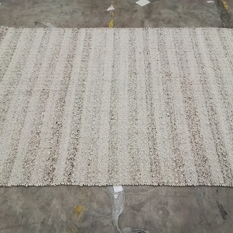 QUALITY DESIGNER AREA RUG // APPROX SIZE: 160 X 230 cm
