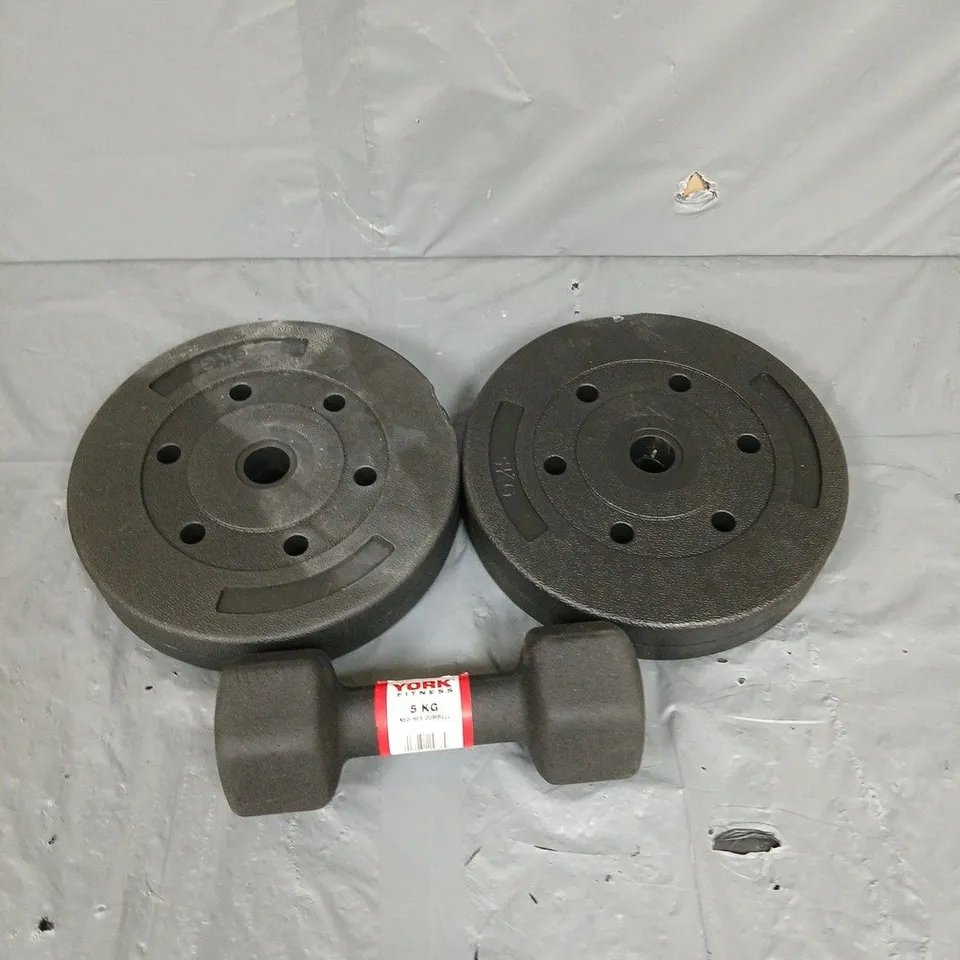 LOT OF 3 ASSORTED WEIGHTS TO INCLUDE - 5KG PLATES - 5KG DUMBBELL - COLLECTION ONLY