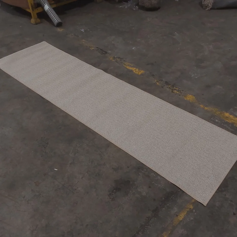 QUALITY DESIGNER RUG - APPROXIMATELY 225 x 60cm