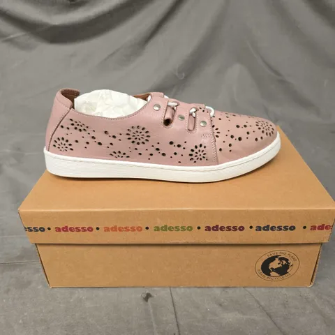 BOXED PAIR OF ADESSO FLORAL PINHOLE TRAINERS - 6
