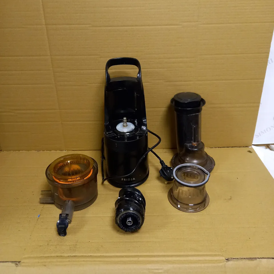 FRIDJA MASTICATING JUICER