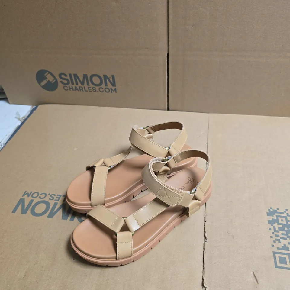 BEN DI LISI UK 6 WOMEN'S BEIGE STRAPPY SANDALS