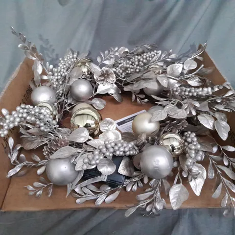 BOXED CHAMPAGNE AND GOLD PRE-LIT FESTIVE WREATH