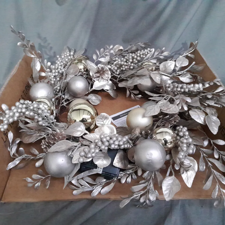 BOXED CHAMPAGNE AND GOLD PRE-LIT FESTIVE WREATH RRP £35