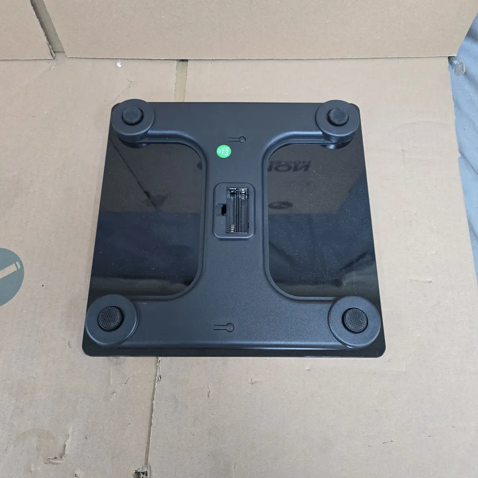 DIGITAL BATHROOM SCALE, BLACK GLASS PLATFORM (BOXED)
