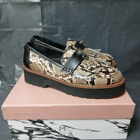 BOXED PAIR OF MODA IN PELLE EVALEAH NATURAL SNAKE PRINT LEATHER CHUNKY PLATFORM TASSLE SHOE - SIZE 40