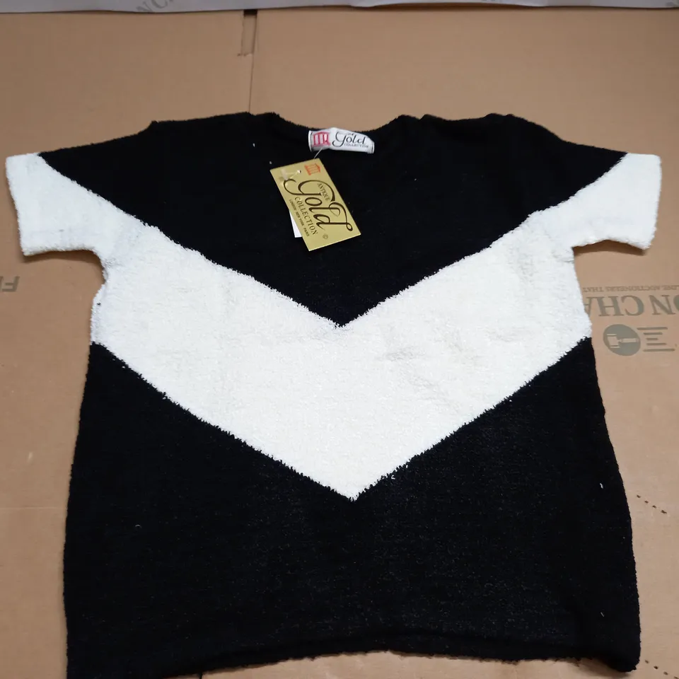 LOT OF APPROXIMATELY 60 CHEVRON V-NECK JUMPERS - SIZE UNSPECIFIED