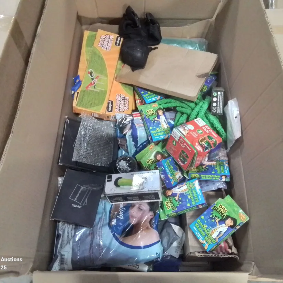 ASSORTED BOXED ITEMS TO INCLUDE MESSAGE ROLLER, DIY SLIME, OUTDOOR GAMES ETC