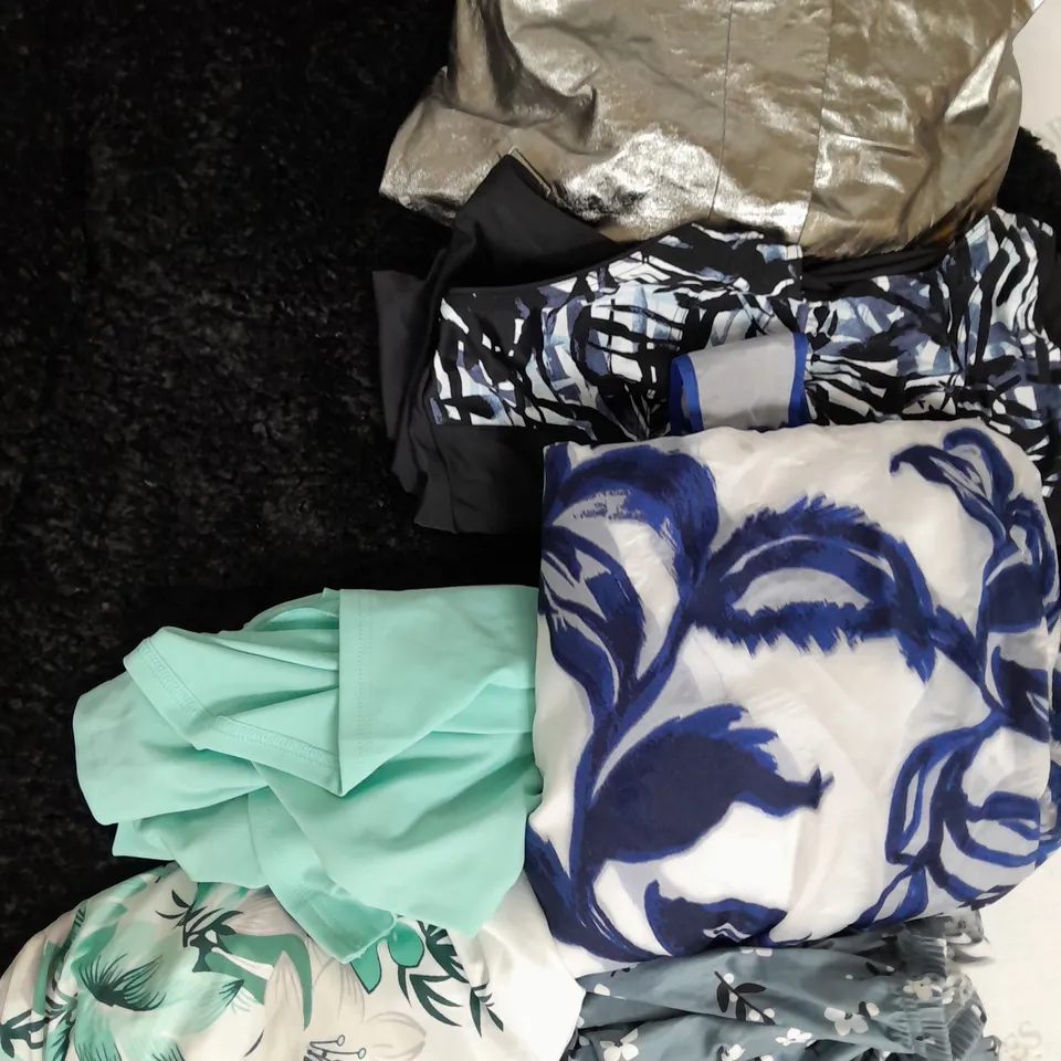 BOX OF APPROXIMATELY 25 ASSORTED CLOTHING ITEMS TO INCUDE - JACKETS DRESSES AND LOUNGEWEAR - ETC