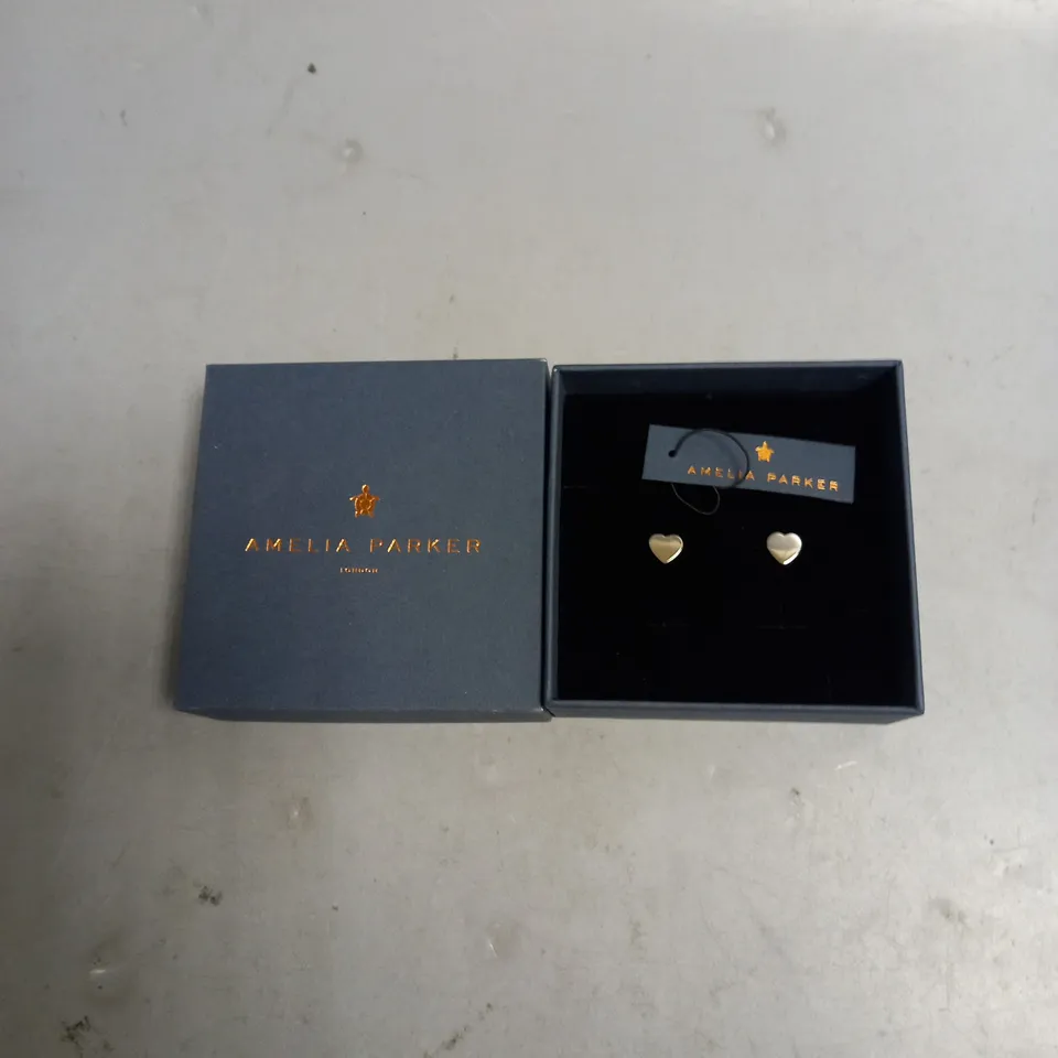 BOXED AMELIA PARKER STAINLESS STEEL CUPID HEART EARRINGS IN SILVER