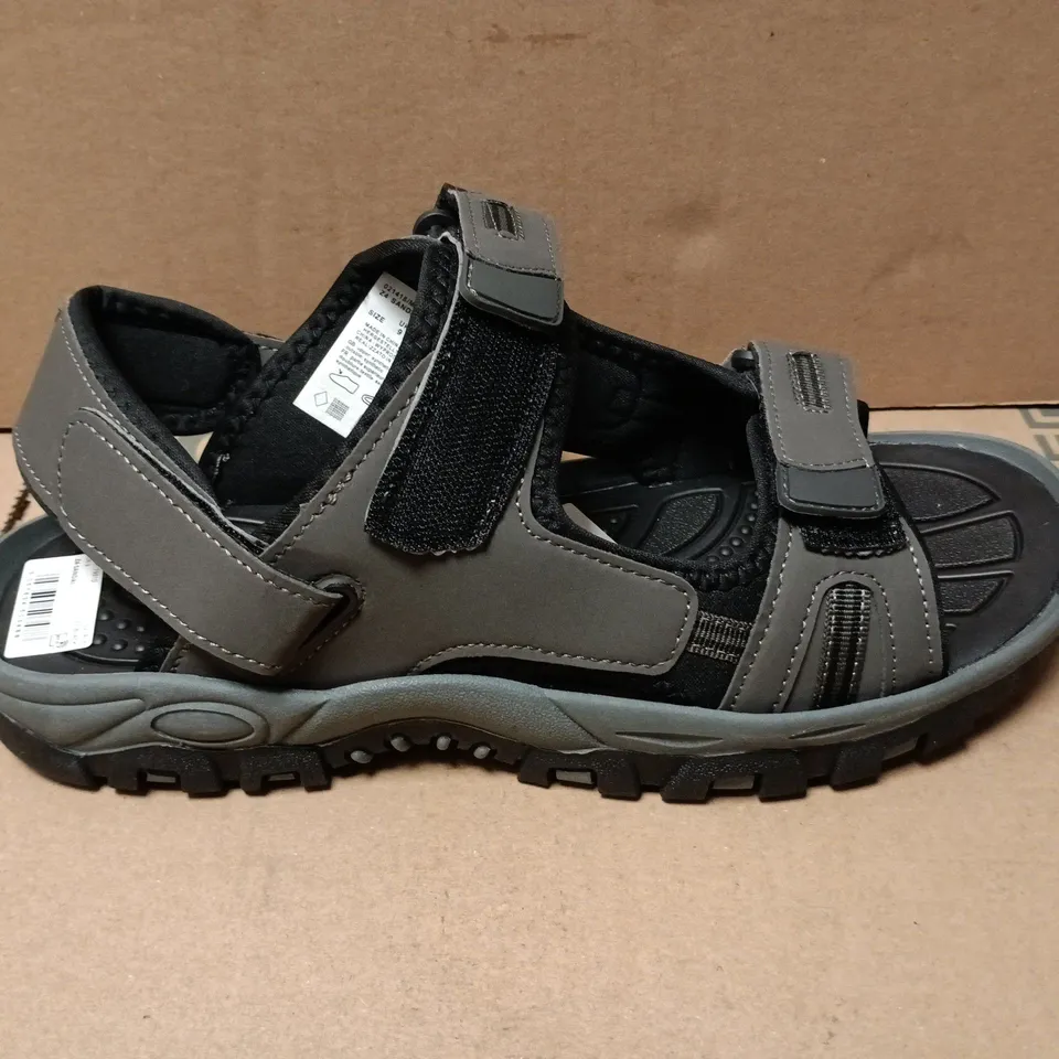 MOUNTAIN WAREHOUSE GREY/BLACK HIKING SANDALS WITH ADJUSTABLE VELCRO STRAPS – RUGGED SOLE SIZE 9