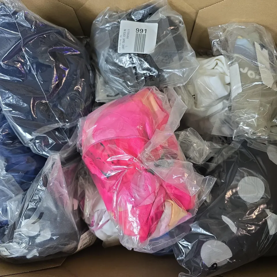 APPROXIMATELY 22 ASSORTED CLOTHING ITEMS IN VARIOUS SIZES, STYLES & SIZES TO INCLUDE NAVY PLEATED JUMPSUIT, HW BLACK SHPNG SHORT, NAVY CORSAGE 3 PIECE, ETC - COLLECTION ONLY