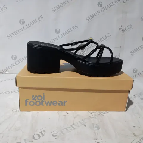 BRAND NEW BOXED PAIR OF KOI VEGAN BLOOMING DAISY OASIS STRAPPY SLIDERS IN BLACK - UK SIZE 7