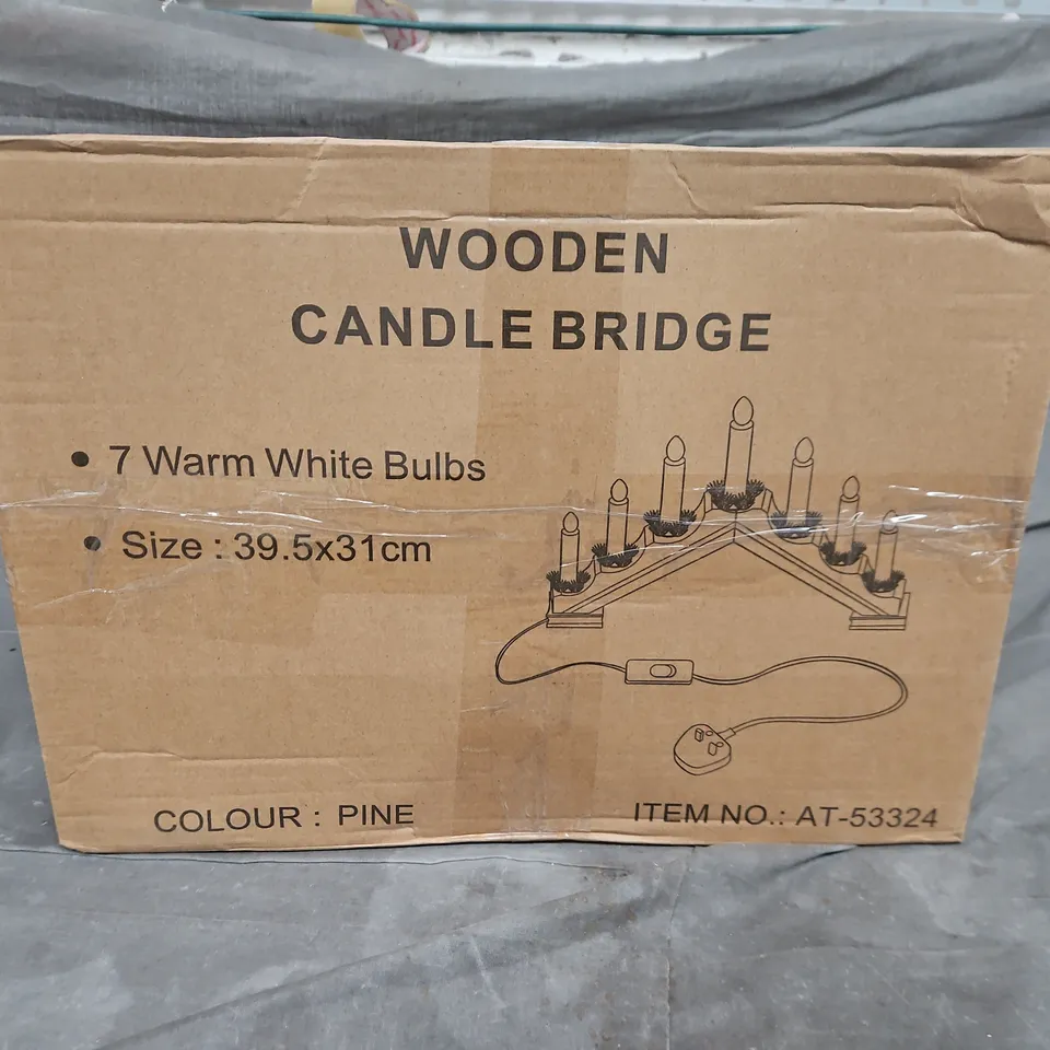 Wooden Candle Bridge – Pine, 7 Warm White Bulbs (Item No. AT-53324)