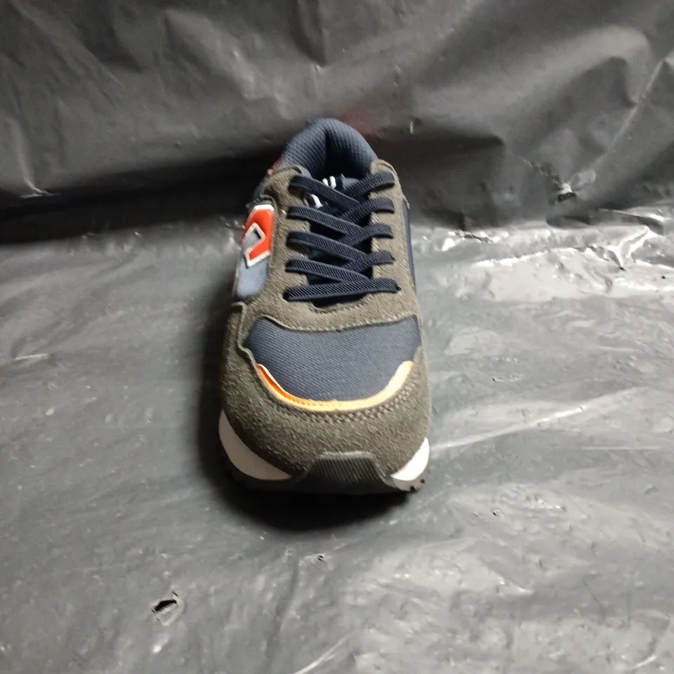 GAP JUNIOR TRAINERS– NAVY/GREY WITH ORANGE ACCENTS (LOGOED SIDE PANEL) SIZE 1