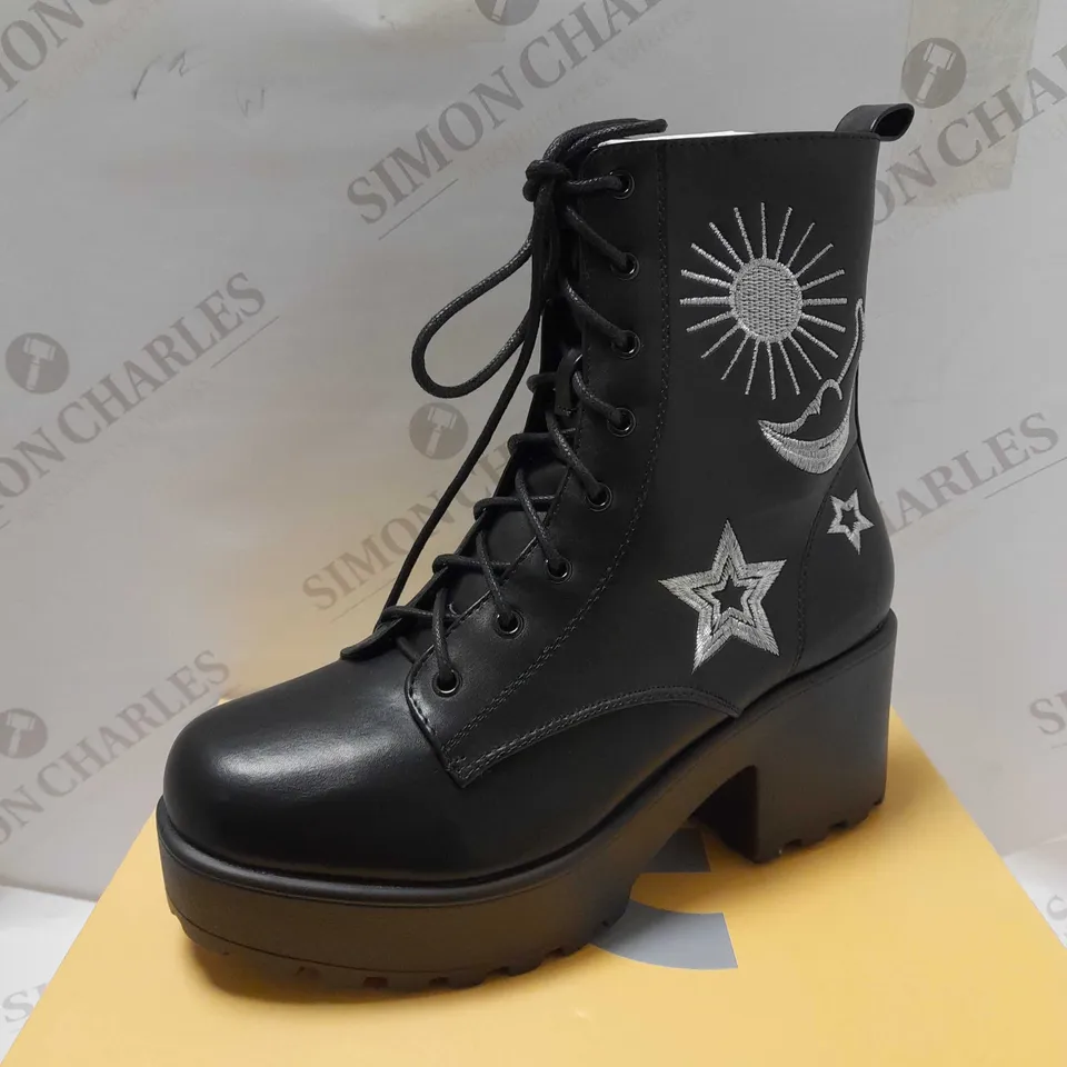 KOI ASTRO SILVER STAR & MOON CHUNKY BLACK PU/SILVER BOOTS - SIZE 6