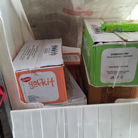 CAGE OF APPROXIMATELY 9 ASSORTED ITEMS INCLUDING GOFKIT HAZELNUT WAFERS AND LOVELY HORSE THE CINEMA 