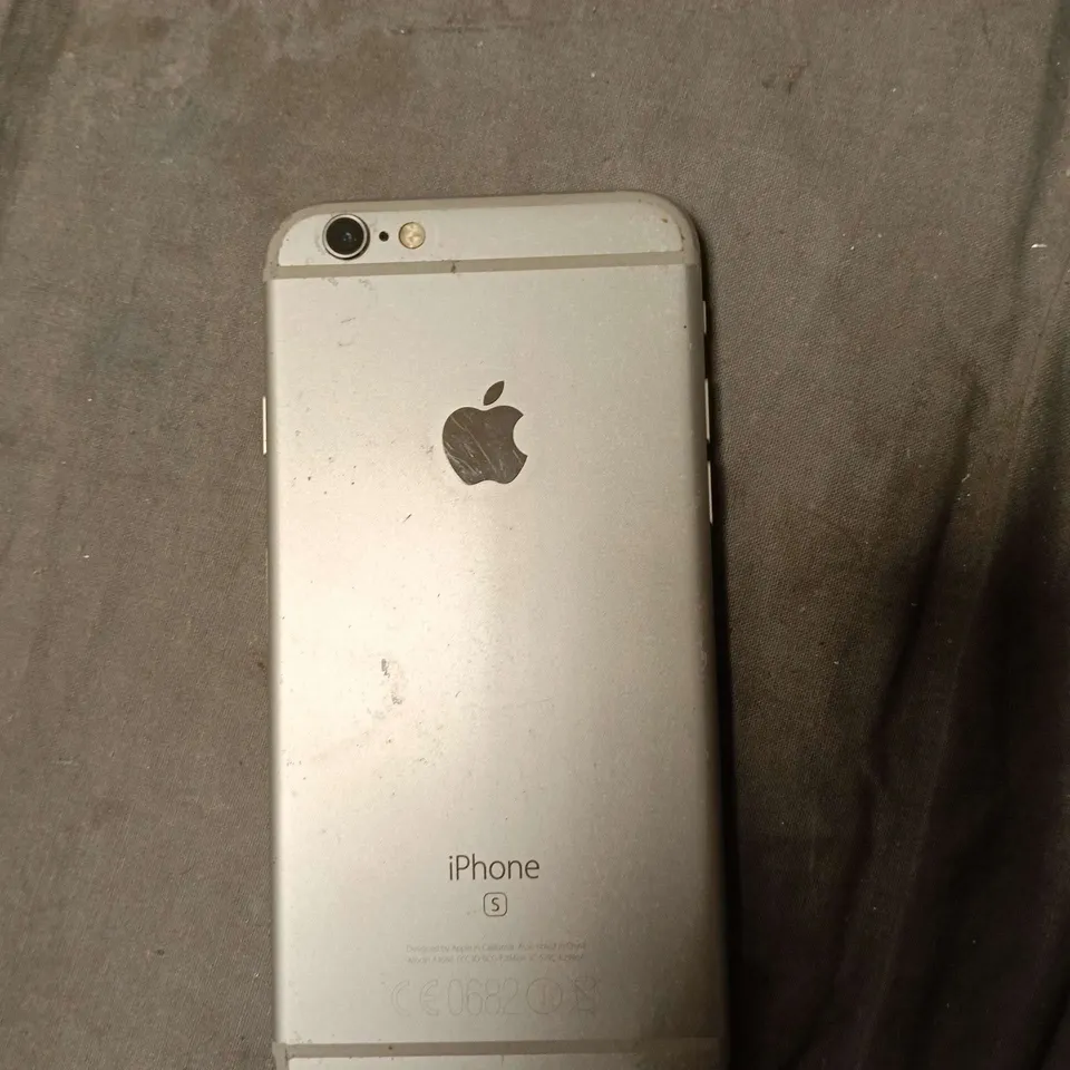 APPLE IPHONE 6S – SILVER (CRACKED SCREEN)