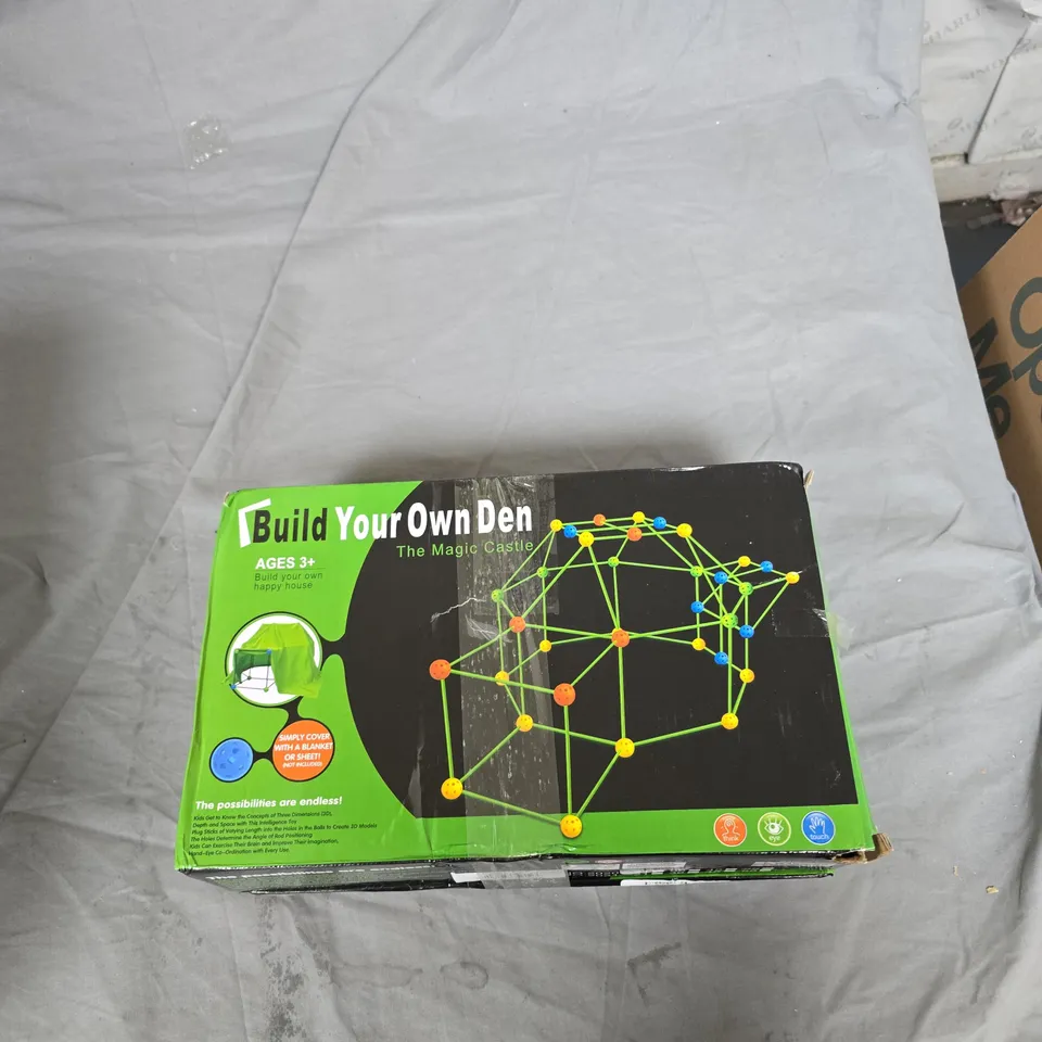 2X BUILD YOUR OWN DEN – THE MAGIC CASTLE TOY (AGES 3+) BOXED