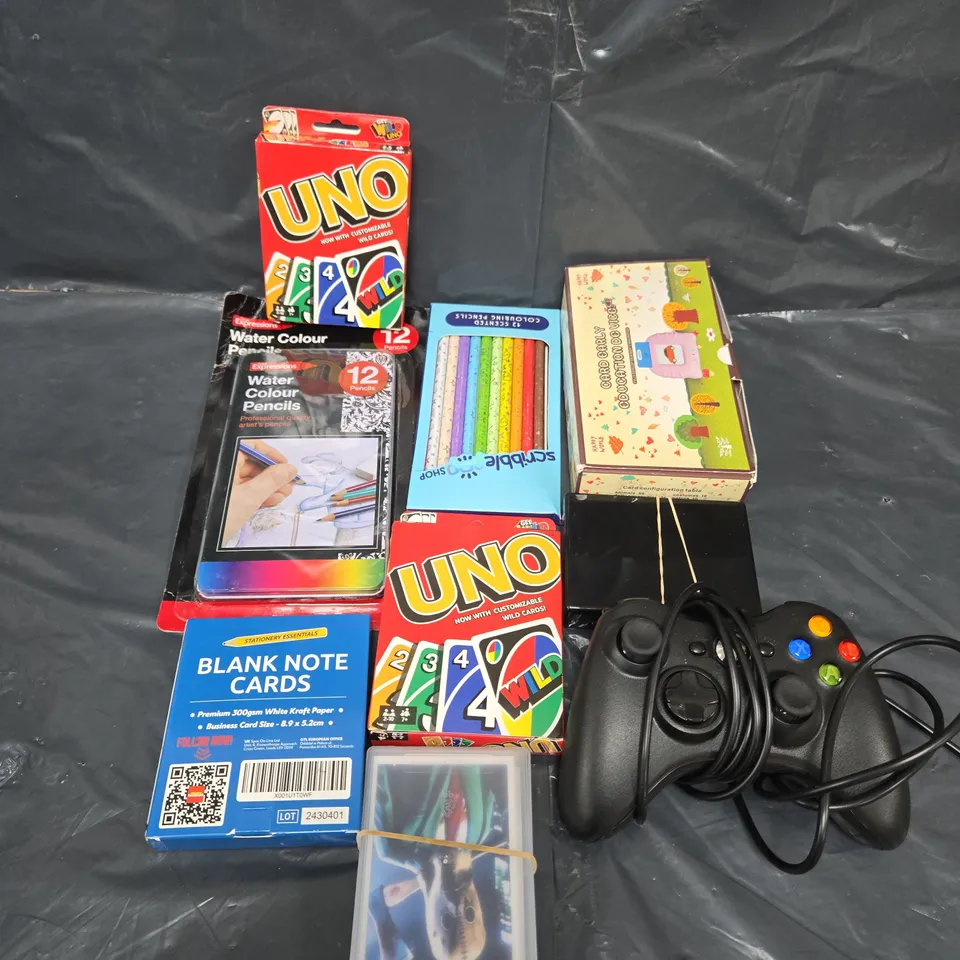 APPROXIMATELY 15 ASSORTED TOYS & GAMES TO INCLUDE UNO, PENCIL CRAYONS AND XBOX CONTROLLER