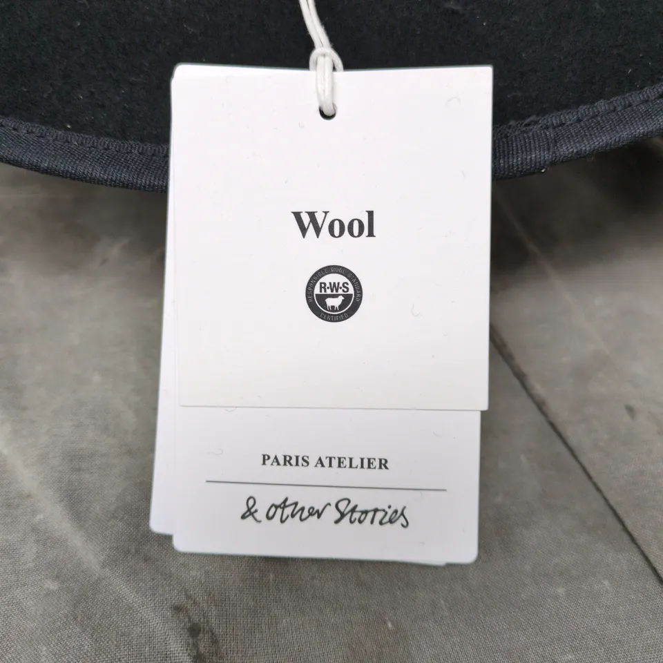 BLACK WOOL WIDE-BRIM HAT – PARIS ATELIER & OTHER STORIES (XS/S)