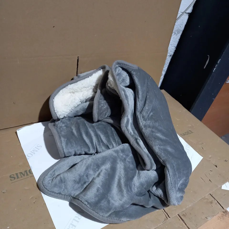 COZEE HOME OVERSIZED WRAP - SILVER / GREY