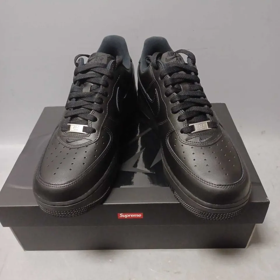 BOXED PAIR OF NIKE AIR SUPREME TRAINERS IN BLACK - 8