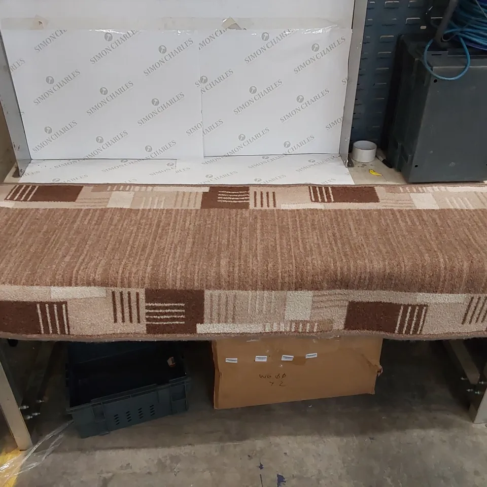 BALE LOOPED/HOOKED LIGHT BROWN RUG // 180 X 66CM