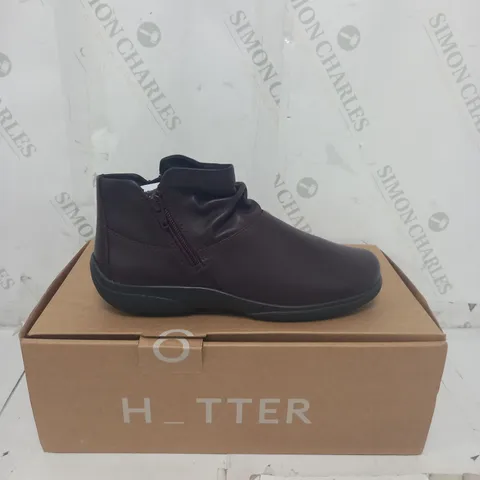 BOXED PAIR OF HOTTER MURMUR BOOTS SIZE 5.5