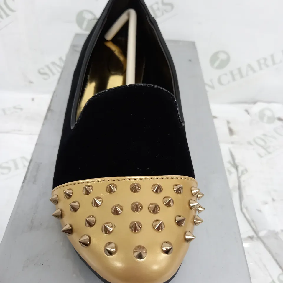 FLAT HEELED SPIKEY GOLD TOE VELVET SIZE 4