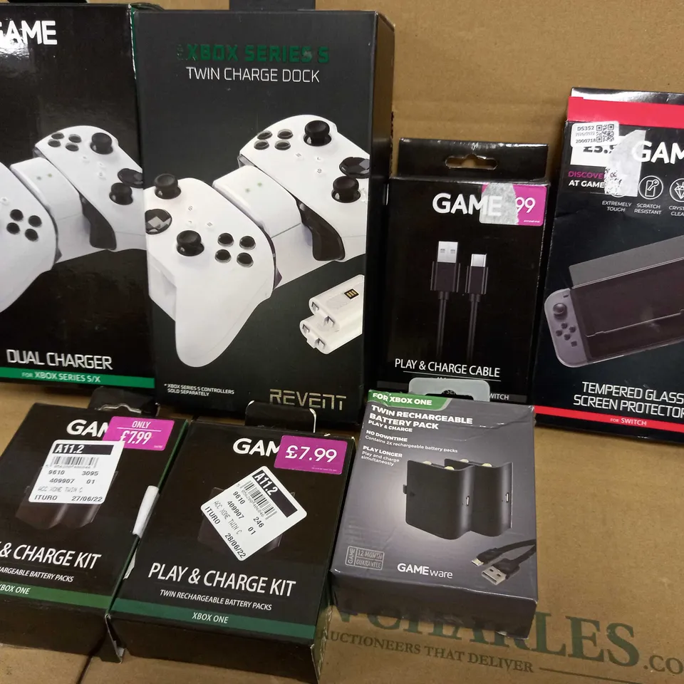 LOT OF 7 ITEMS INCLUDING TEMPERED GLASS FOR NINTENDO SWITCH, XBOX SERIES S TWIN CHARGE DOCK, CHARGEABLE BATTERY PACKS