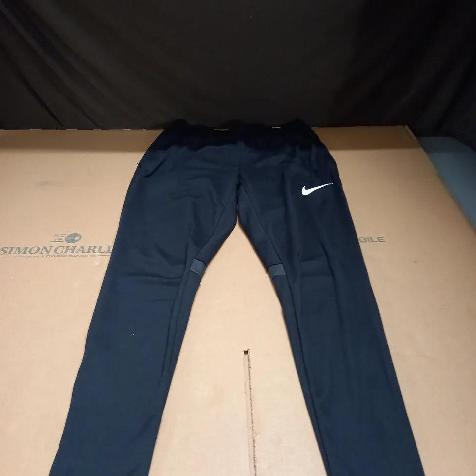 BLACK NIKE STANDARD FIT TRACKSUIT BOTTOMS SIZE SMALL