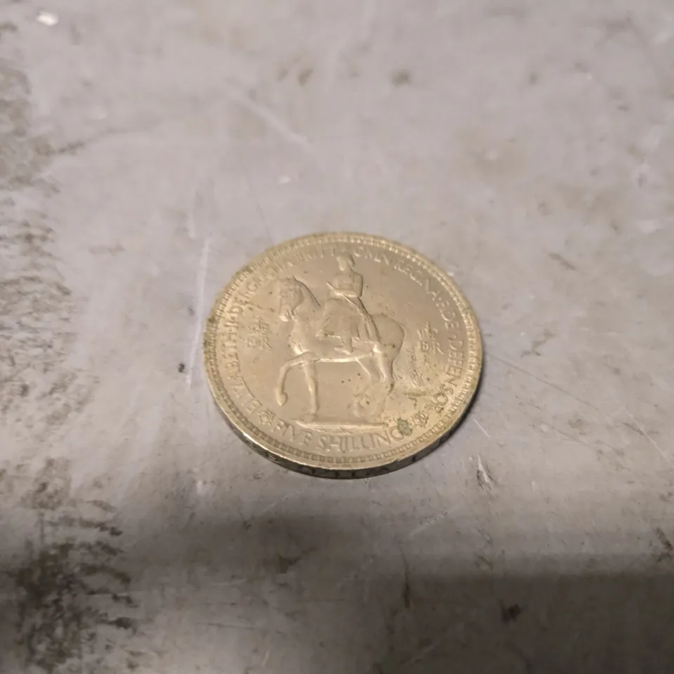 QUEEN ELIZABETH II CORONATION CROWN COMMEMORATIVE 5 SHILLING COIN
