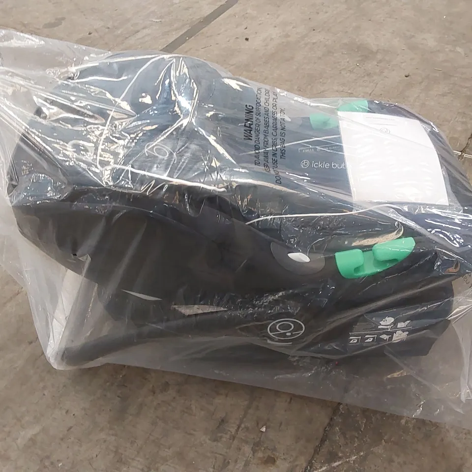 BOXED ICKLE BUBBA THE STATUS I-SIZE CAR SEAT AND BASE 