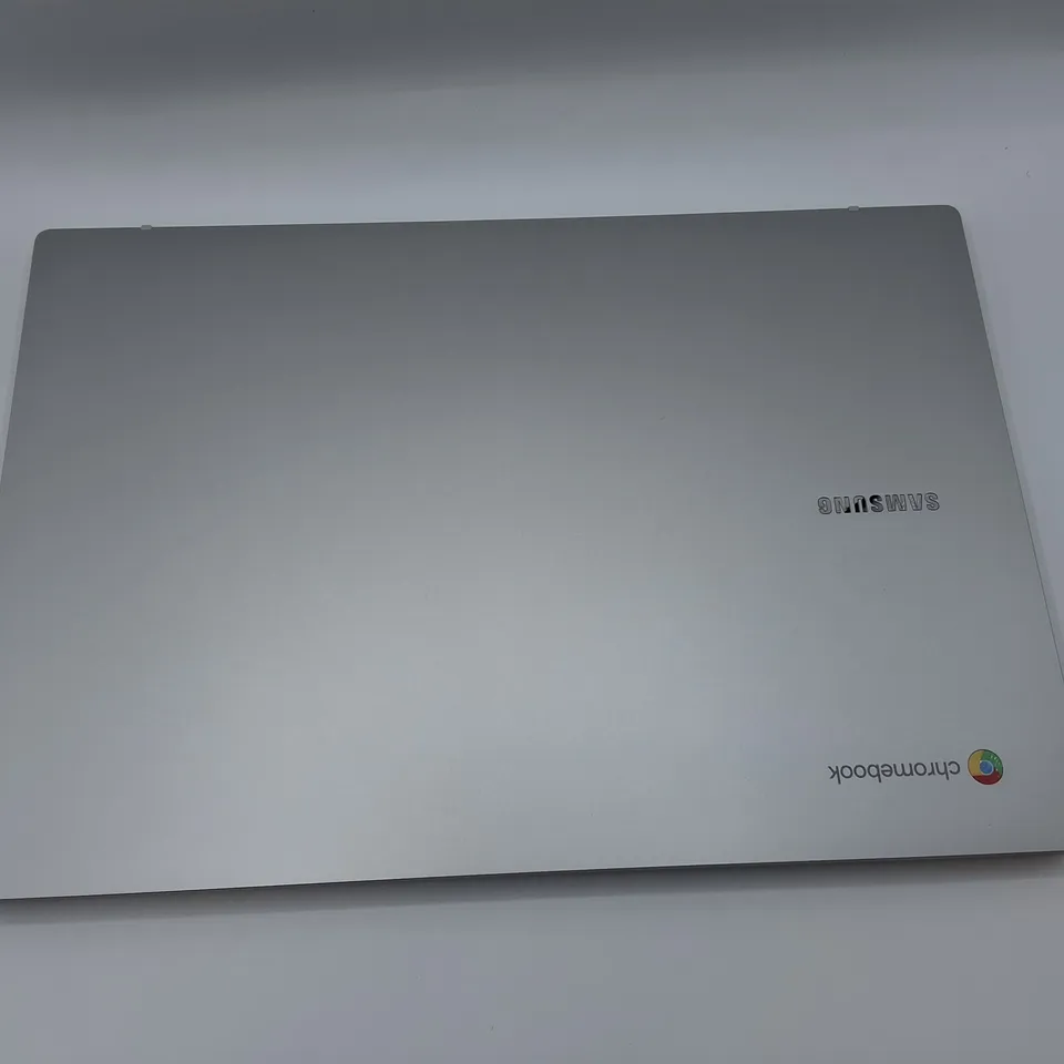 SAMSUNG GALAXY CHROMEBOOK GO INTEL CELERON LAPTOP IN SILVER - XE340XDA