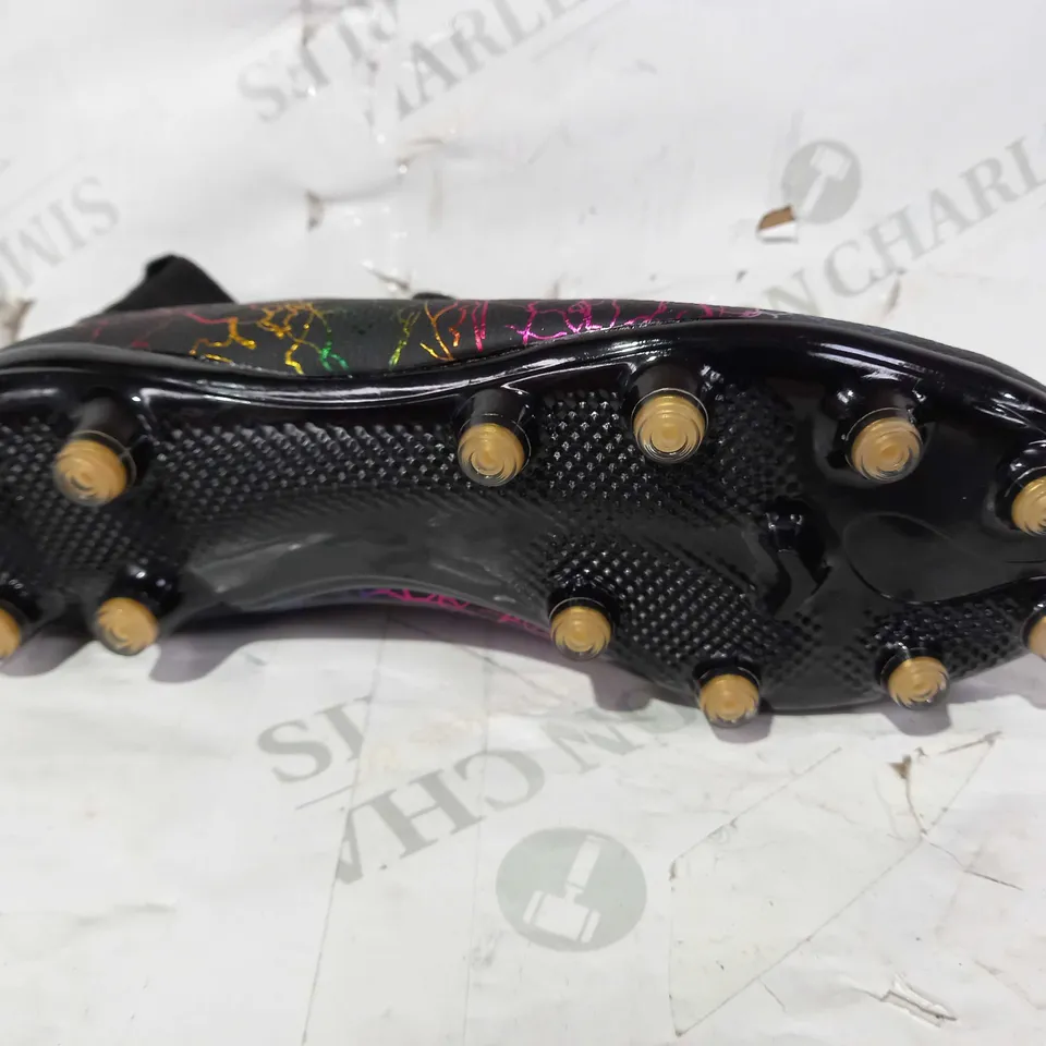 BOXED PAIR OF DESIGNER FOOTBALL BOOTS IN BLACK WITH MULTICOLOUR LIGHTNING PATTERN SIZE UNSPECIFIED