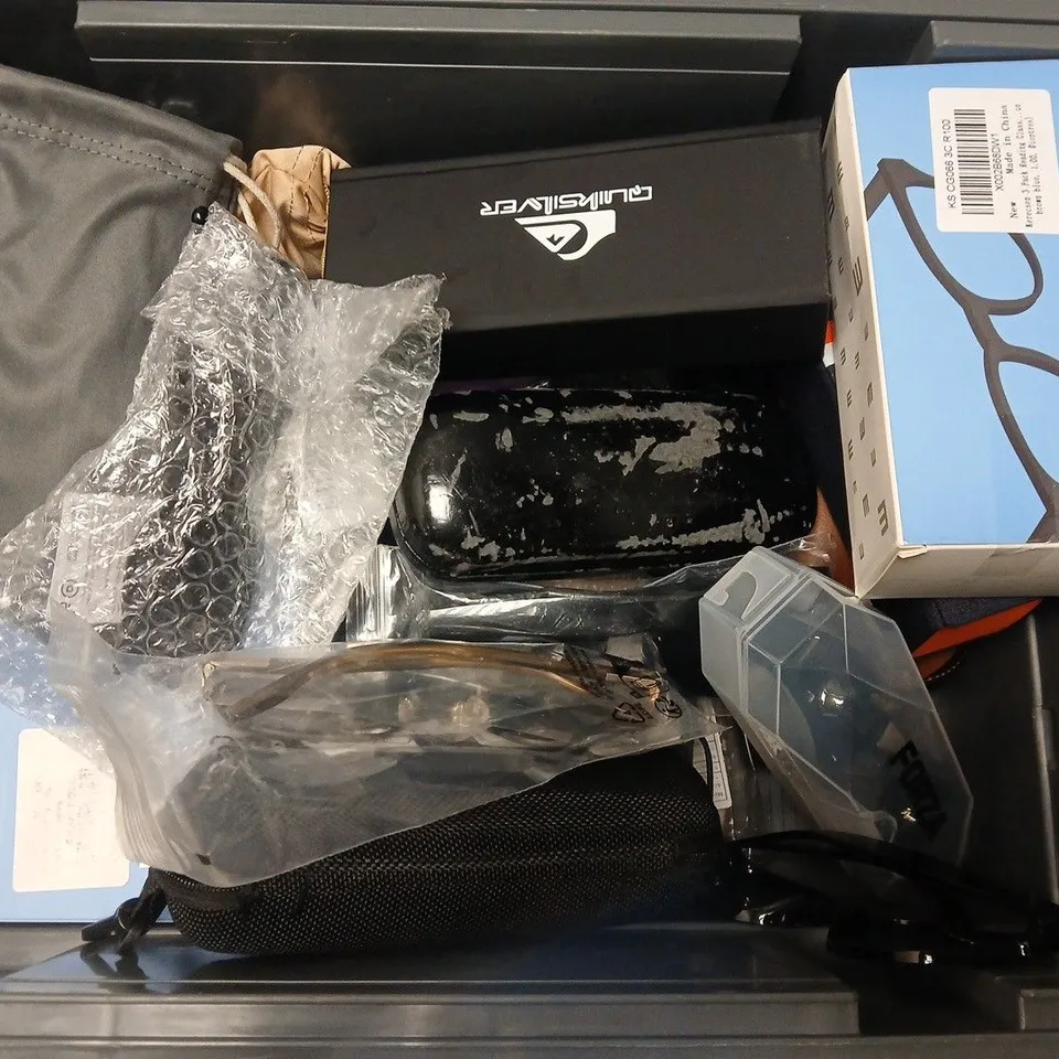 APPROXIAMTELY 15 ASSORTED SUNGLASSES/ PESCRIPTION SPECTACLES IN VARIOUS DESIGNS TO INCLUDE BRANDS SUCH AS SUPERDRY, QUICKSILVER, EDWARD SCOTTS, ETC